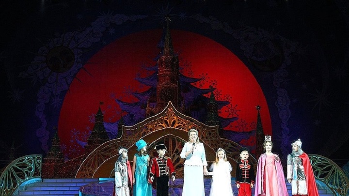 Сотни детей из Херсонщины и Запорожья поехали на Кремлёвскую ёлку