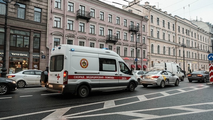 Школьника задавило плитой на заводе по обработке камня в Санкт-Петербурге