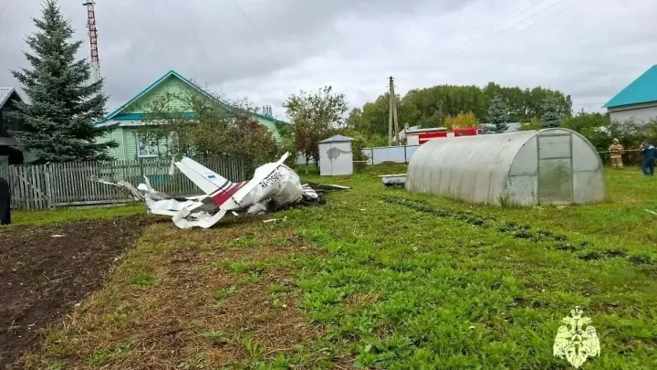 Самолет разбился в огороде частного дома в Татарстане
