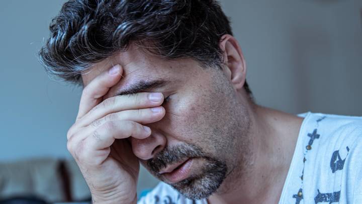 Когда с головной болью бежать к врачу? Невролог назвал тревожную ситуацию