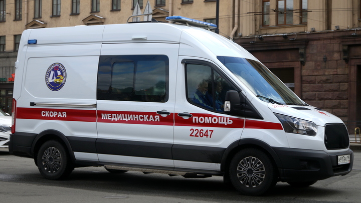 В Петербурге врачи спасают малыша, которого привлекла красивая бутылочка в кухне