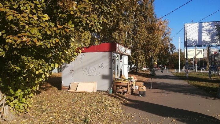 Только 2 незаконных киоска в Челябинске убрали сами горе-предприниматели