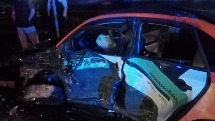 Ночью в Новосибирске BMW X3 влетел в бок Volkswagen Polo