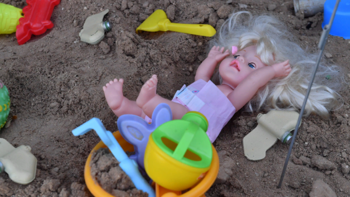 Будни Европы: Изъятых из семей малышей могут отдать и на органы, и гомосексуалистам