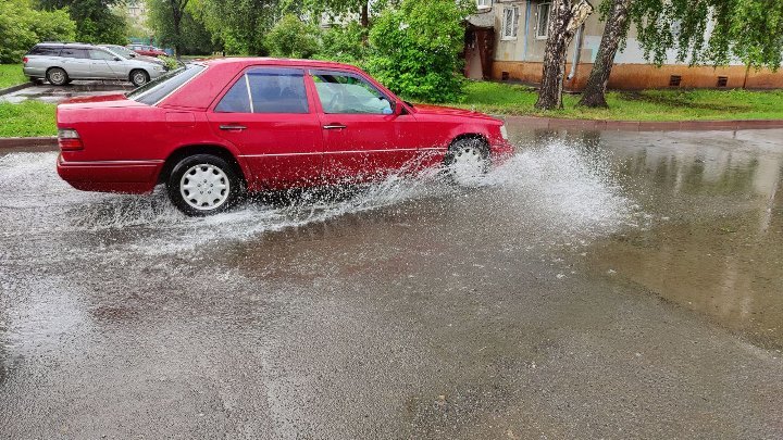 Города Кузбасса ушли под воду из-за воскресного ливня