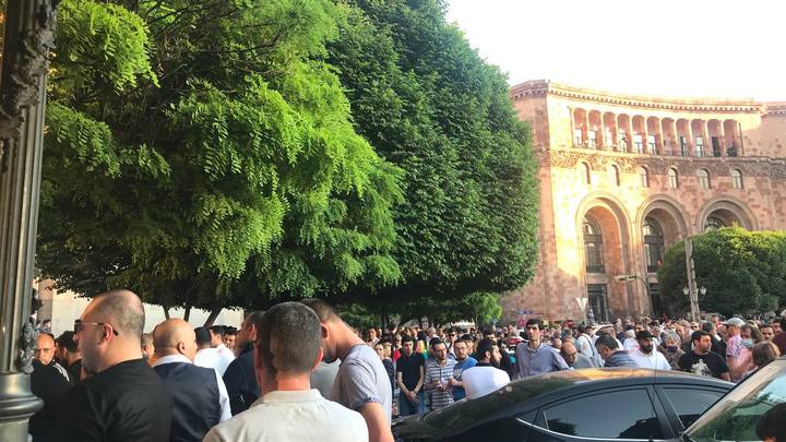 “Нас ждёт новый геноцид”: Оппозиция Армении обратилась к гражданам страны