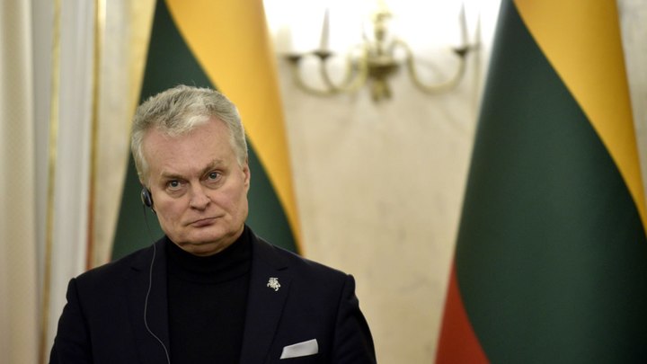 В Литве раскрыли обман своего президента: он скрыл, что был членом КПСС