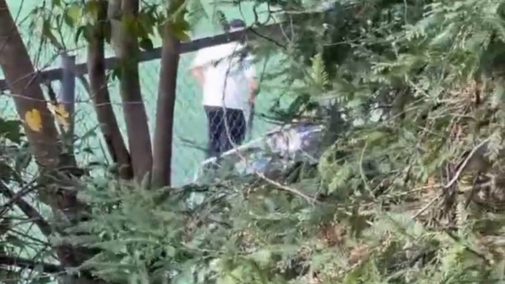 В Сочи неизвестный избил ремнём мальчика на футбольном поле