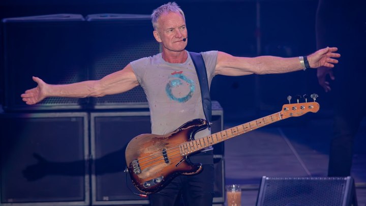 Песня в поддержку - бесплатно, а вот недвижимость - за деньги. Стинг выгодно продал Зеленскому виллу в Италии