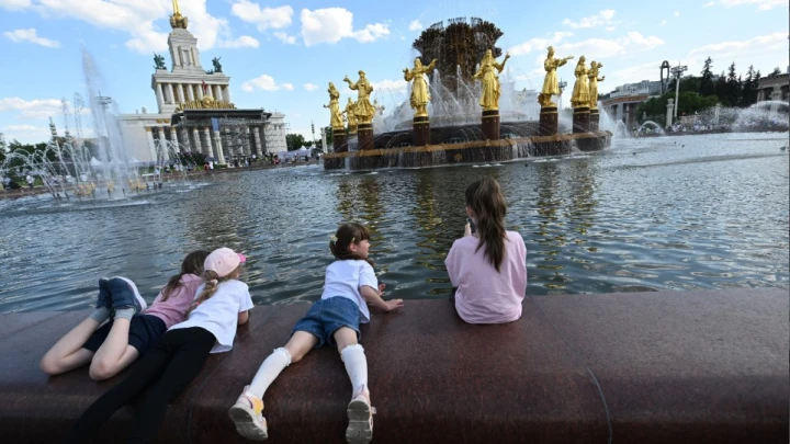 Вячеслав Фетисов оценил выставки нового биокластера на ВДНХ