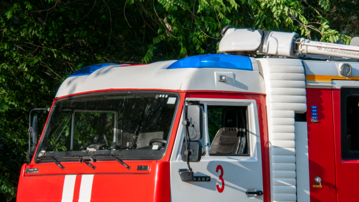 ЧП на складе под Ростовом-на-Дону: Пожарные локализовали огонь на большой территории