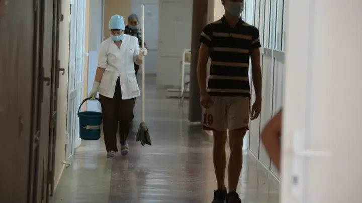 SHOT: школьники оказались в больнице, выпив коктейль из влажных салфеток и колы