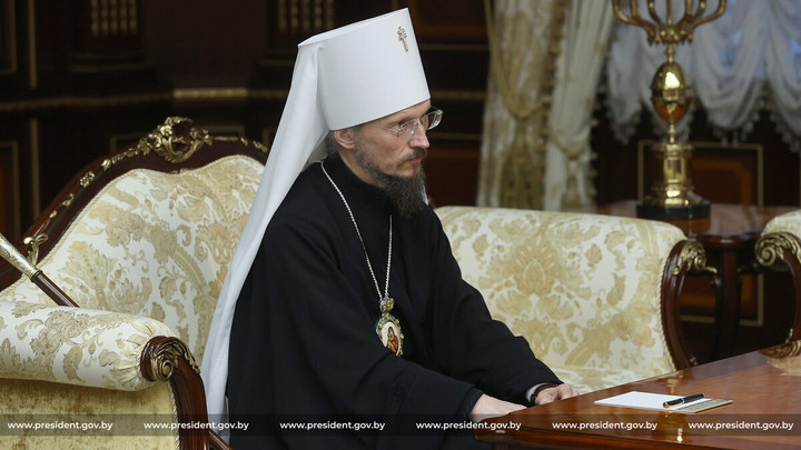 Митрополит Вениамин вступился за двух школьниц, которые сожгли икону возле Свято-Духова собора