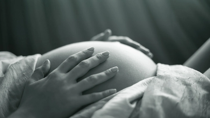 Депутат предложил жертвам изнасилований рожать