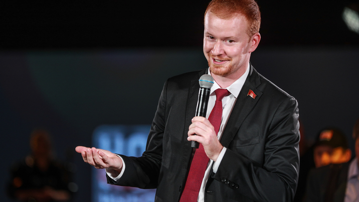 Депутат двумя словами объяснил пикантное видео с ним в Госдуме