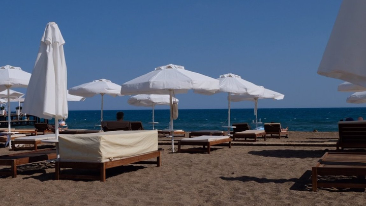 Незаразных украинских туристов заточили в турецком отеле