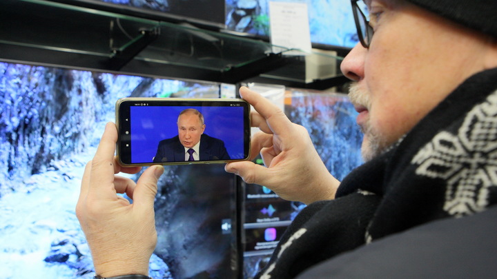 Пенсионеры штурмуют Прямую линию с Путиным - что случилось? Ответ знаем