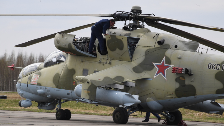 Русский десант на Змеином: Высадку бойцов сняли с вертолёта?