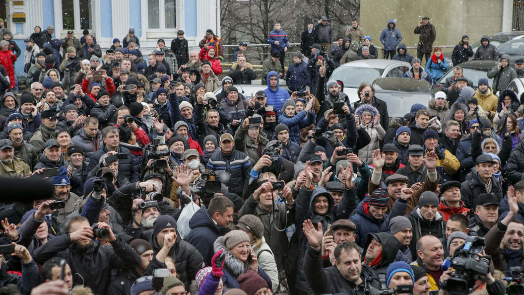11 полицейских и 2 активиста: При поиске Саакашвили в палаточном лагере пострадали люди 11 полицейских и 2 активиста: При поиске Саакашвили в палаточном лагере пострадали люди