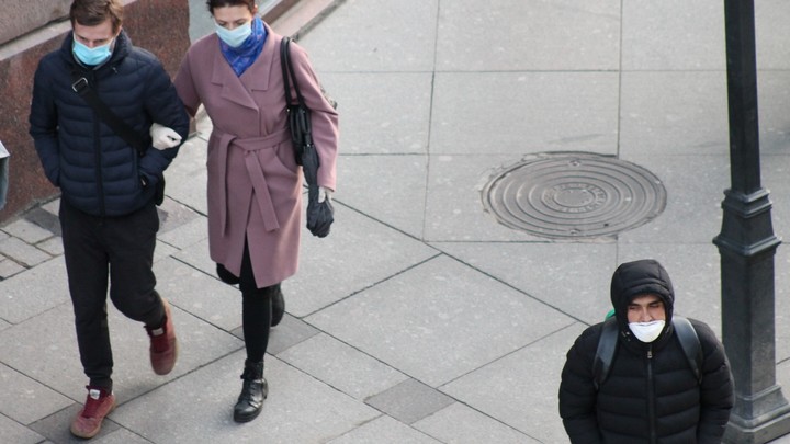 Никакие маски вам не помогут: Мясников назвал главное правило защиты от коронавируса