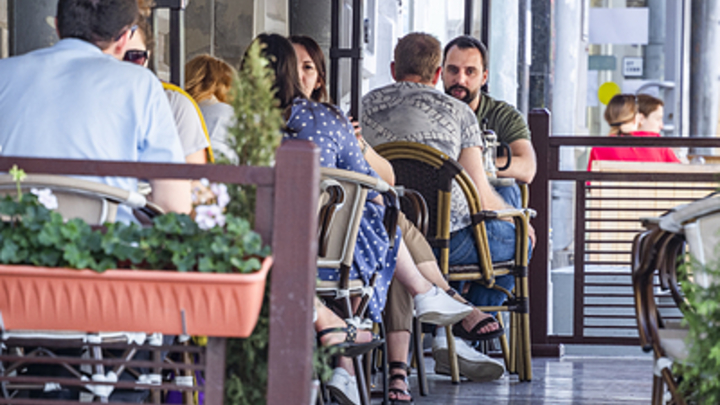 Поджидает ли COVID в ресторанных блюдах? Эксперт оценил шанс заражения