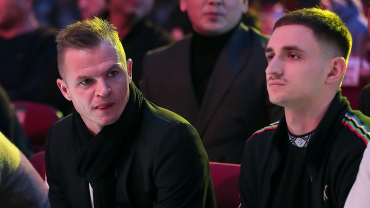 Отдал миллион рублей: Известный блогер въехал на авто в бар