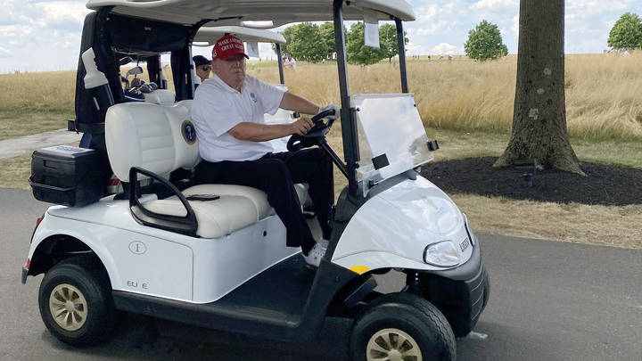 Русские посмеялись над обысками ФБР: Нашли парашют и клок медвежьей шерсти