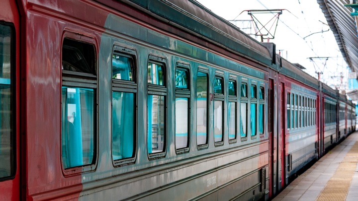 Топ-менеджер крупной стройкомпании забыл в электричке в Москве 5,5 миллиона рублей