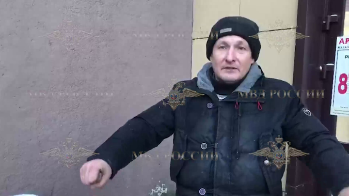 Мужчина поймал на лету выброшенную с пятого этажа 2-летнюю девочку из Казани