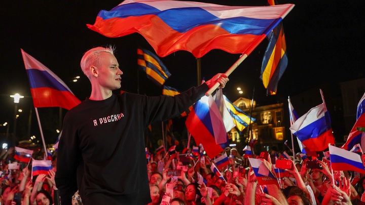 SHAMAN стал заслуженным артистом России