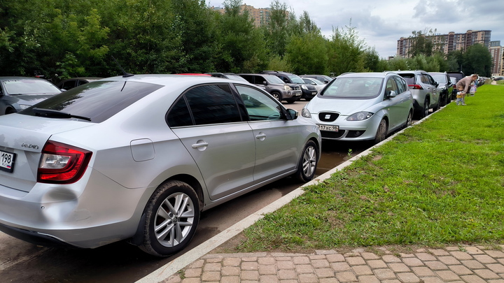 SHOT: в Москве из-за детской шалости обгорели 10 автомобилей