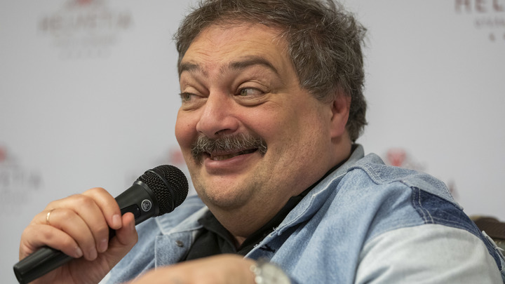 Гадят на Россию и здесь же зарабатывают. Ещё одну кормушку для иноагентов могут прикрыть