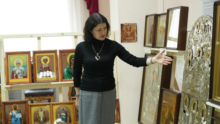 Новосибирские волонтёры показали восстановленные иконы из ЛНР
