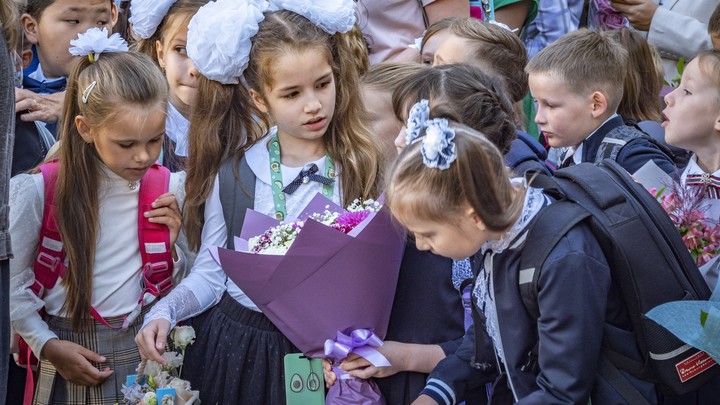 Телефон в школе - только для одного: Госдума может ужесточить закон