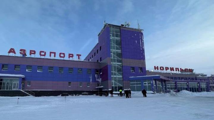 Из-за штормового ветра 22 авиарейса отменены и задержаны в Норильске