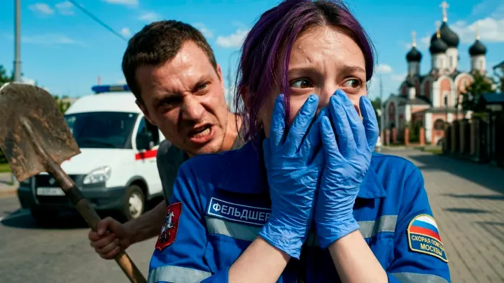 Нападение на девочку-фельдшера прямо в Москве. Скорой помощи самой пора на больничный