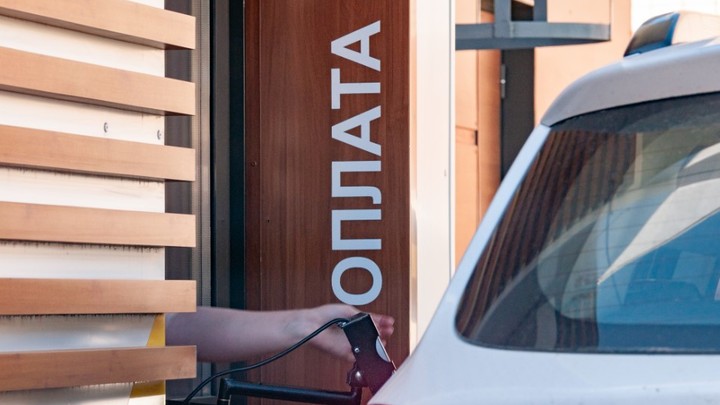 У русских возникли проблемы с платежами в Китае. Эксперт предлагает решение