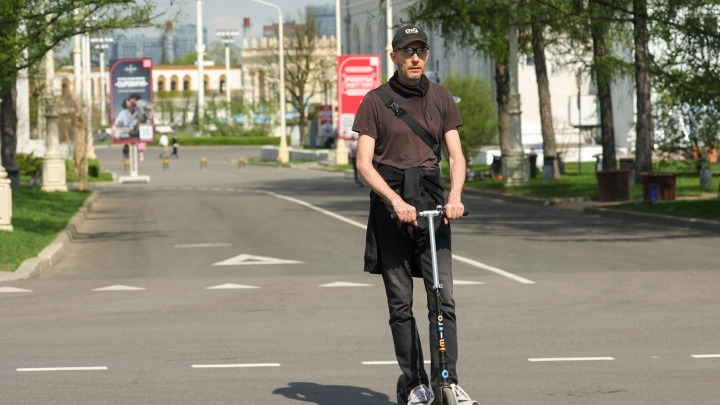 В подмосковный автобус с электросамокатом и скейтбордом: как везти и сколько это стоит