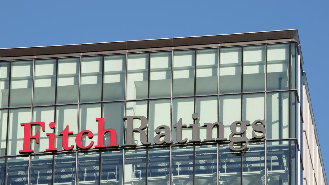 Fitch прогнозирует риски для ВЭБ Сбербанка и МКБ из-за санкций