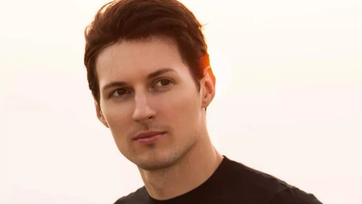 Telegram всё ещё судят, но Дурову разрешили покинуть Францию
