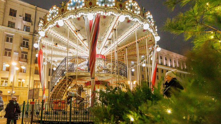 К Новому году в Москве установили около 5 тыс. световых конструкций - Собянин