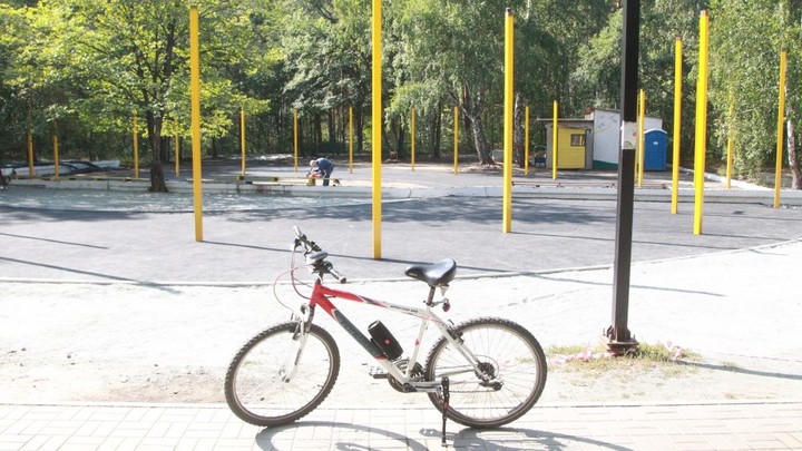 В Челябинске делают парк качелей, который пригодится в Новый год