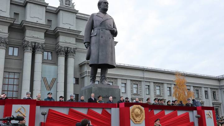 Герои и подвиги: в Самаре прошел Парад Памяти