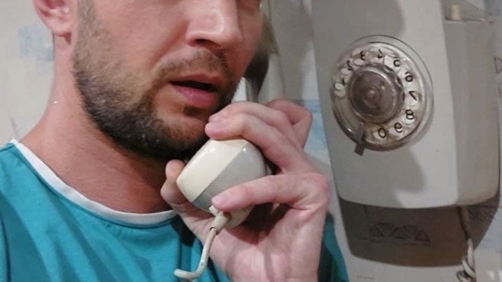 В Новокузнецке пьяный муж так соскучился по жене, что обманул полицейских