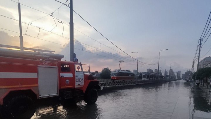 В Краснодаре из-за подтопления частично перекрыли улицу Московскую