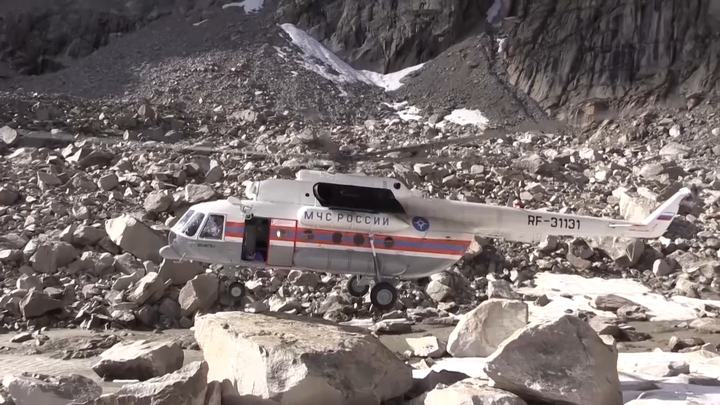Первое видео с места крушения Ми-8 на Камчатке: Вертолёт на дне