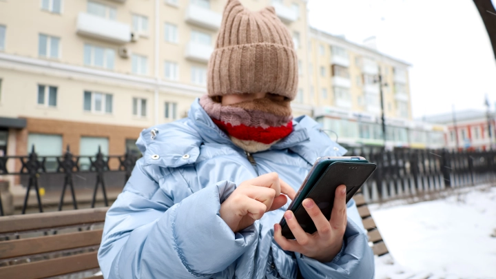 Помоги прямо сейчас: названы фразы, по которым ребёнок узнает мошенника