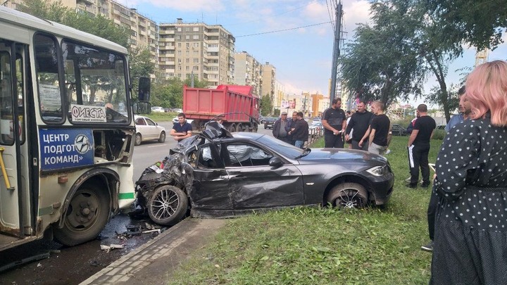 Водитель BMW - в реанимации, авто восстановлению не подлежит