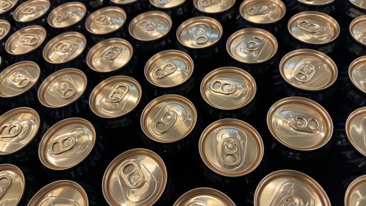 В Новосибирской области с 1 сентября запретят продавать энергетики в ряде учреждений