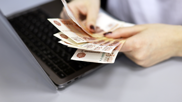 Депутат Чернышов предложил ввести полную выплату по уходу за болеющим ребёнком для всех